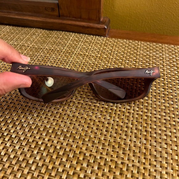 Authentic Maui Jim polarize unisex shades main image 12